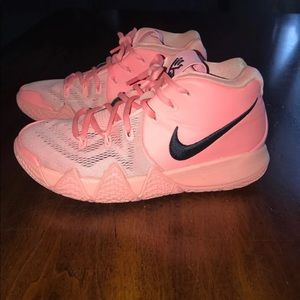 Kyrie 4 atomic pink